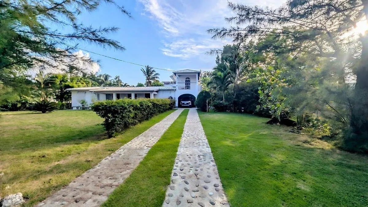 The Coconut Palm Villa- With Wifi And Pool Ocho Rios 0*,